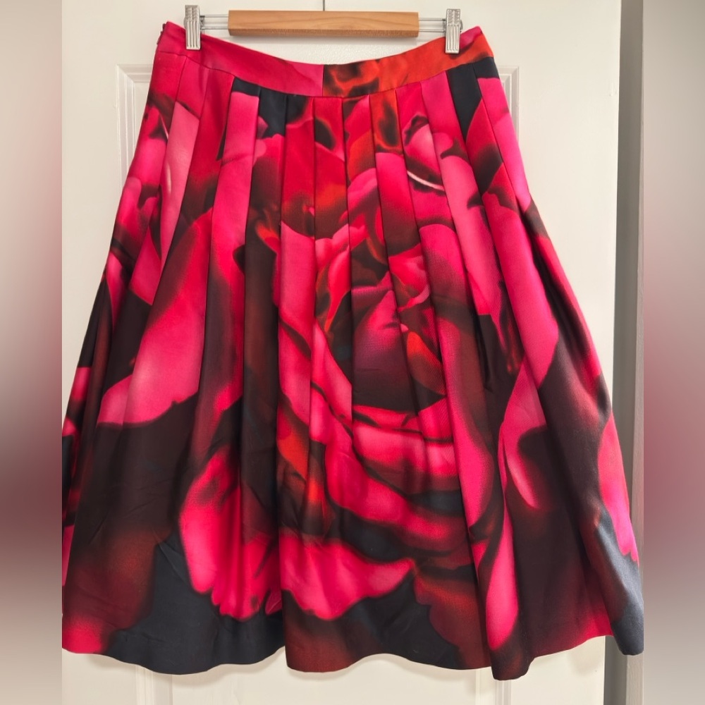Tracy Reese Hope for Flowers Red/Black Floral Pleated Skirt w/ruffled hem Size 8